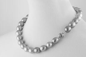 Jewelry Photography - Necklaces / uShape Chain / Top Shots